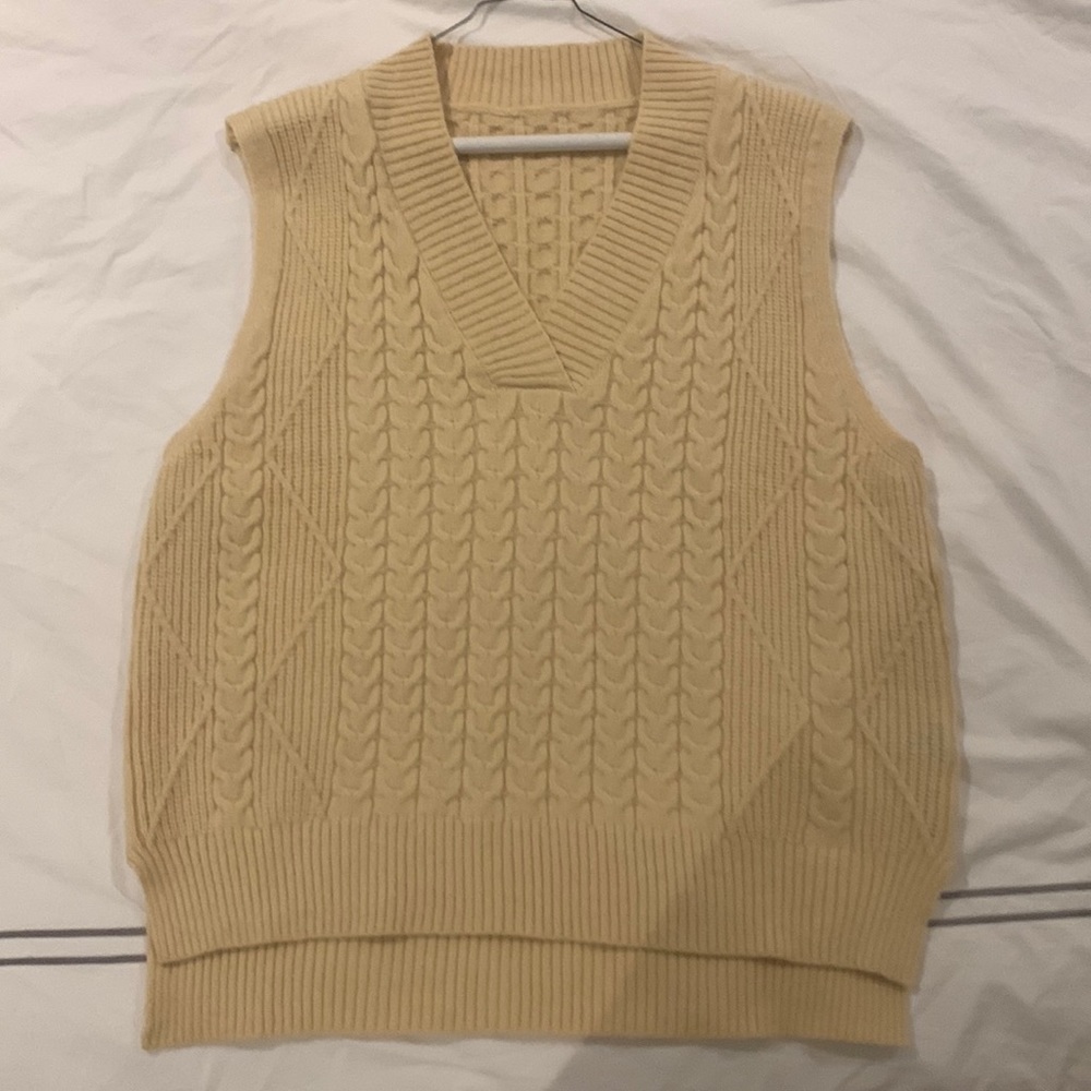 Knitted apricot vest- Shein